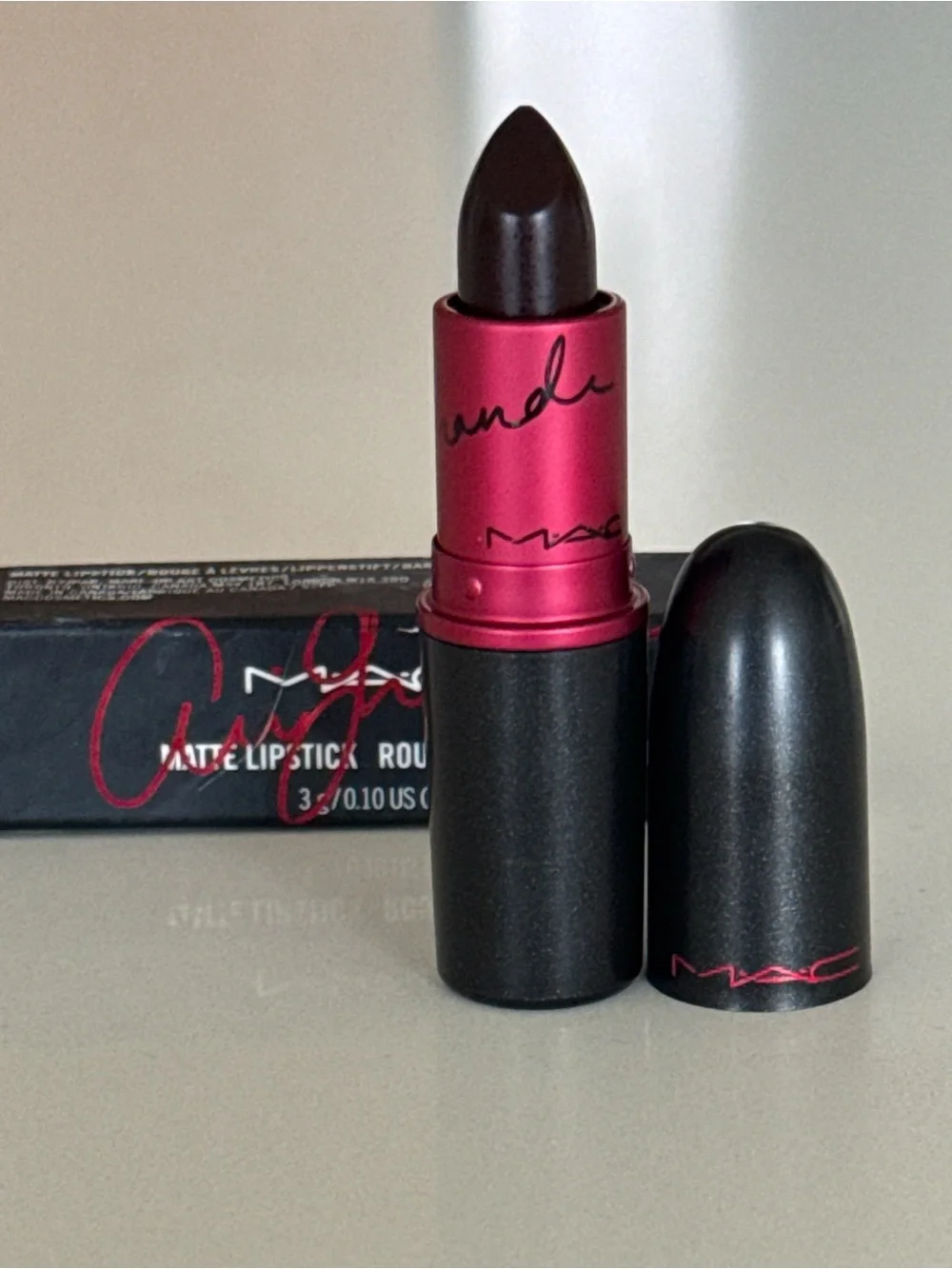 MAC Cosmetics Matte Lipstick Limited Edition- Ariana Grande - Picture 1 of 3
